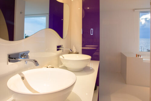 Seduction Beach Front Suite (bathroom)